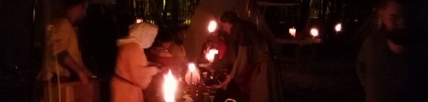Cena a la luz del fuego